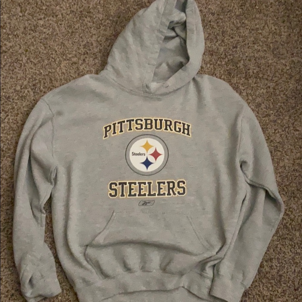 Steeler’s sweatshirt